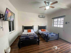 CASA LARA A MEDIA CUADRA DEL MALECÓN Y PLAYA
